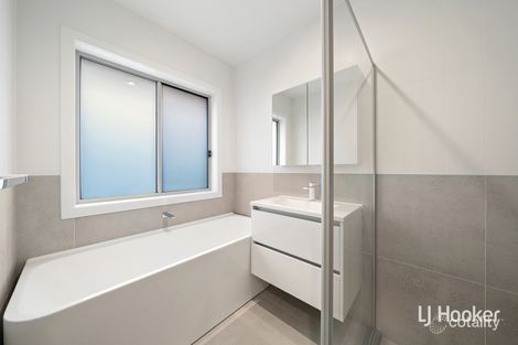 Property photo of 24 Rogers Road Googong NSW 2620