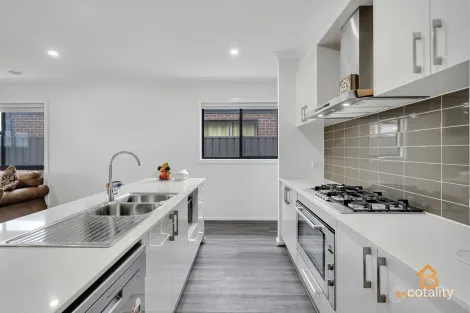 Property photo of 28 Cotter Way Truganina VIC 3029