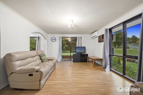 Property photo of 4 Hutchins Avenue Endeavour Hills VIC 3802