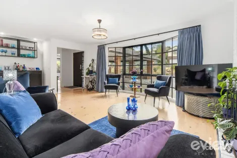 Property photo of 76 Autumn Crescent Mount Eliza VIC 3930