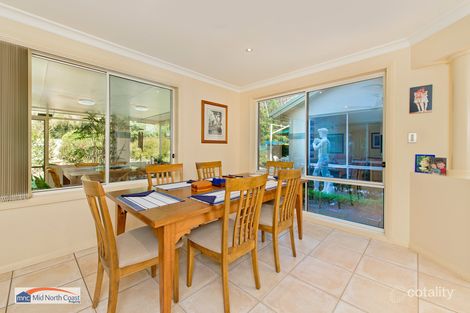 Property photo of 32 Lakeside Way Lake Cathie NSW 2445