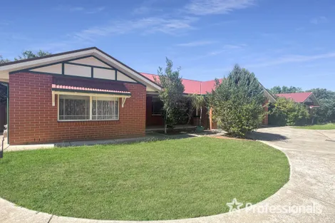 3/2 Bamarook Cres, Glenfield Park, NSW 2650