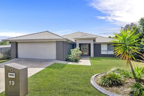 19 Chesterton St, Pacific Pines, QLD 4211