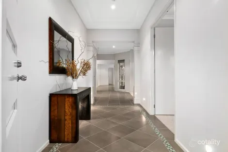 Property photo of 2 Glover Close Pakenham VIC 3810