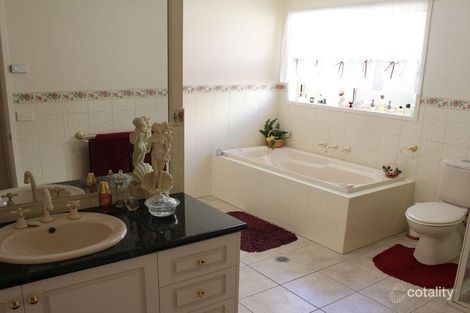 Property photo of 32 Shehan Drive Beechworth VIC 3747