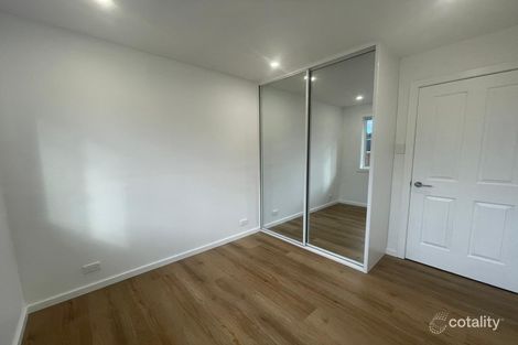 Property photo of 31 Othello Avenue Rosemeadow NSW 2560
