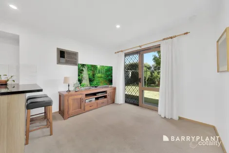 Property photo of 2 Hoddle Court Mill Park VIC 3082