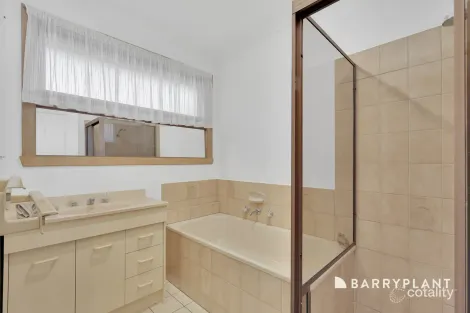 Property photo of 2 Hoddle Court Mill Park VIC 3082