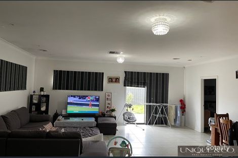 Property photo of 49 Eltham Parade Manor Lakes VIC 3024