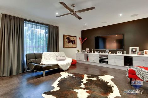 Property photo of 16 Omeo Grove Karana Downs QLD 4306