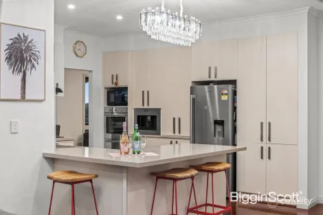 Property photo of 53 Golden Way Bulleen VIC 3105