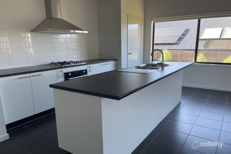 Property photo of 32 Peterborough Drive Doreen VIC 3754