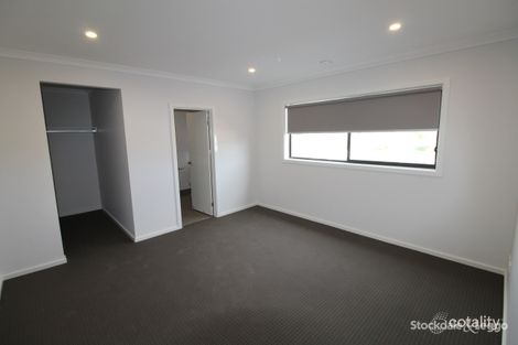Property photo of 71 Sapling Boulevard Tarneit VIC 3029