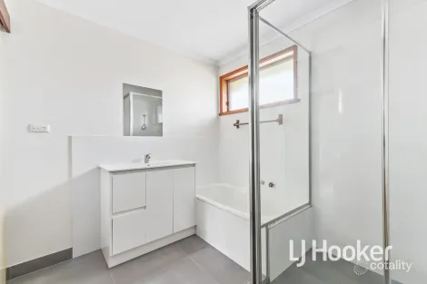 Property photo of 1/2 Barilla Court Cranbourne VIC 3977