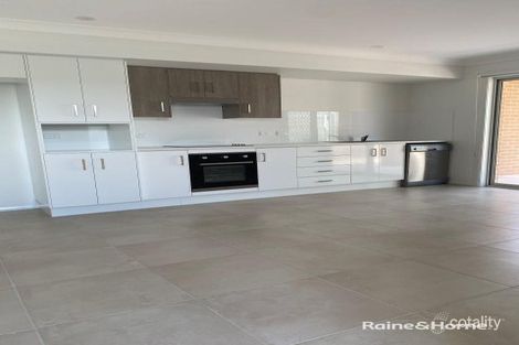 18a Adele Cl, Nowra, NSW 2541