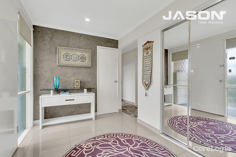 Property photo of 12 Van Court Gladstone Park VIC 3043