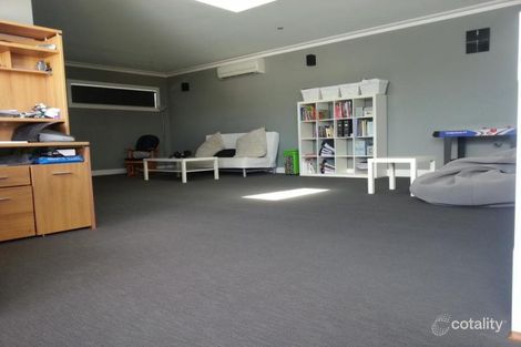 Property photo of 3 Tweed Place Caroline Springs VIC 3023