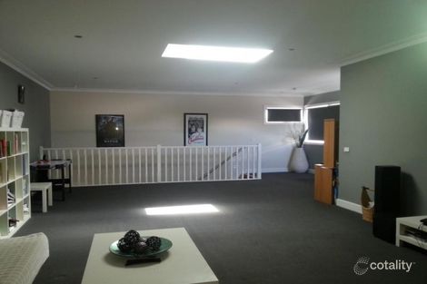 Property photo of 3 Tweed Place Caroline Springs VIC 3023