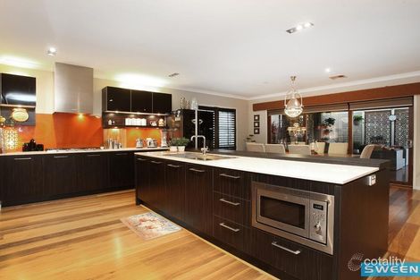 Property photo of 40 Westerfolds Terrace Caroline Springs VIC 3023