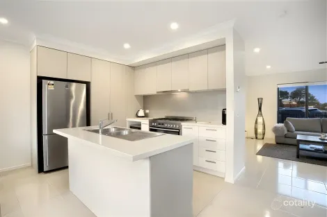 Property photo of 2 Barncroft Crescent Keysborough VIC 3173