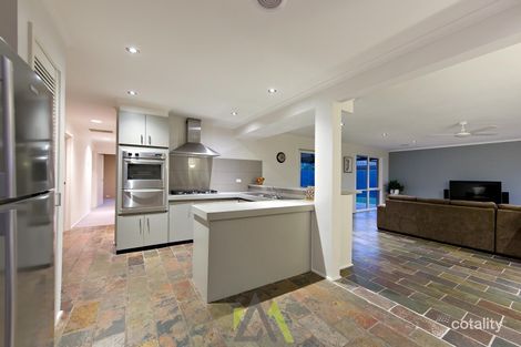 Property photo of 4 Bowerbird Place Carrum Downs VIC 3201