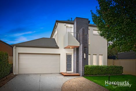 Property photo of 18 Kings Domain Caroline Springs VIC 3023