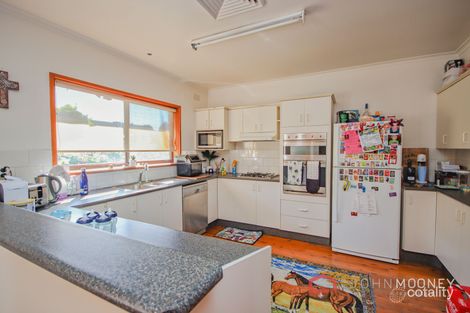 Property photo of 97 Red Hill Road Kooringal NSW 2650