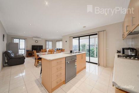 Property photo of 38 Sandalwood Drive Pakenham VIC 3810