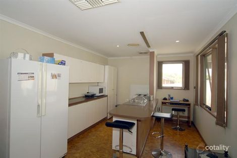 Property photo of 10 Cormorant Close Endeavour Hills VIC 3802