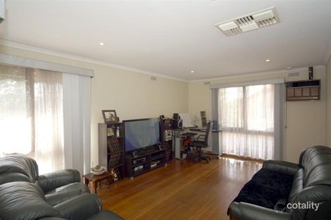 Property photo of 10 Cormorant Close Endeavour Hills VIC 3802