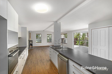 Property photo of 4 Murrumbong Road Summerland Point NSW 2259