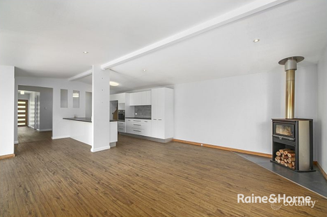 Property photo of 4 Murrumbong Road Summerland Point NSW 2259