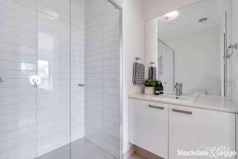 Property photo of 2 Ely Walk Craigieburn VIC 3064