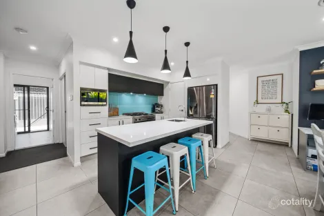 Property photo of 5 Green Court Maudsland QLD 4210