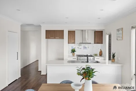 Property photo of 33 Rathdowne Drive Mickleham VIC 3064