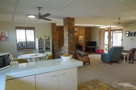 Property photo of 27 Baldwin Crescent Avoca QLD 4670