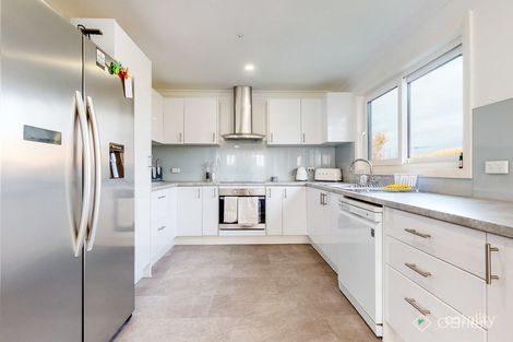 Property photo of 17A Eagle Drive Pakenham VIC 3810