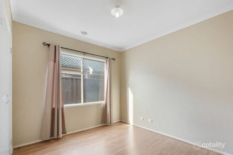 Property photo of 2 Nichollii Court Manor Lakes VIC 3024