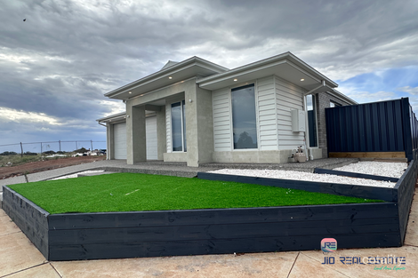 44 Embleton Ch, Weir Views, VIC 3338