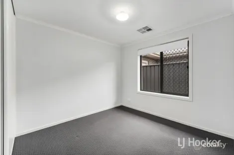 Property photo of 30 Rawlings Circuit Evanston SA 5116