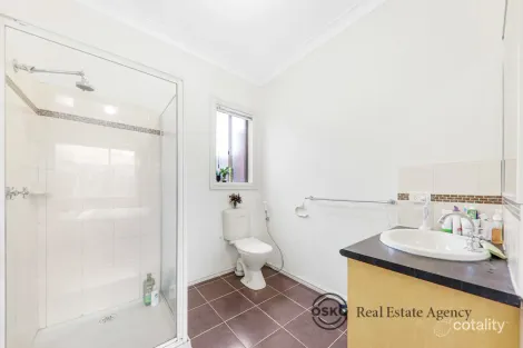 Property photo of 10 Dargi Green Caroline Springs VIC 3023
