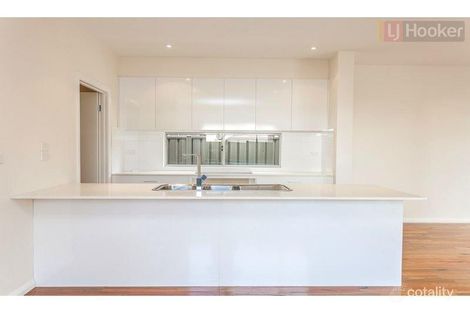 Property photo of 8 Marathon Boulevard Craigieburn VIC 3064