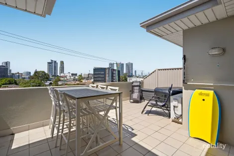 Property photo of 407B/96-106 High Street Southport QLD 4215