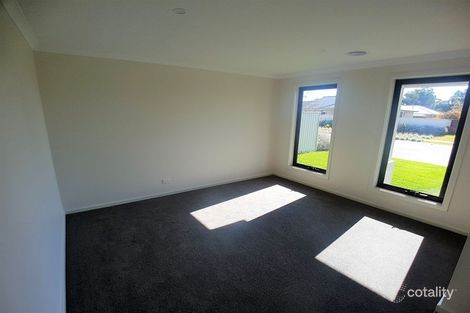 Property photo of 2 Gilson Place Howlong NSW 2643