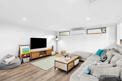 Property photo of 42 Fernhill Road Mount Evelyn VIC 3796