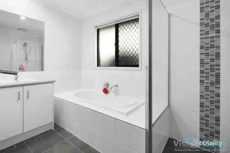 Property photo of 6 Ezra Court Karalee QLD 4306