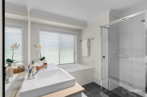 Property photo of 25 Yewens Circuit Grasmere NSW 2570