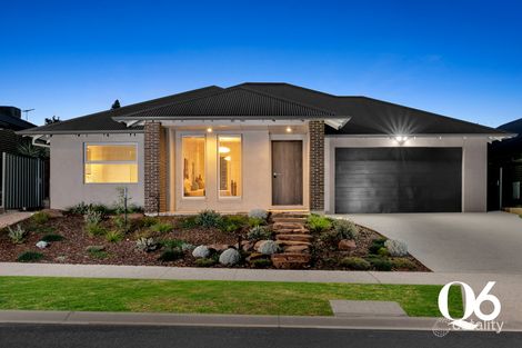 2 Barrett Mews, Caroline Springs, VIC 3023