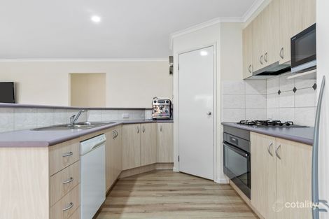 Property photo of 23 St Helens Avenue Lake Gardens VIC 3355
