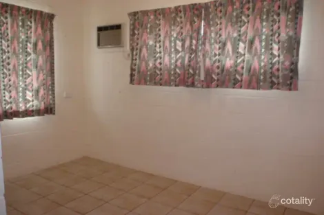 Property photo of 5 Vicki Close Emerald QLD 4720